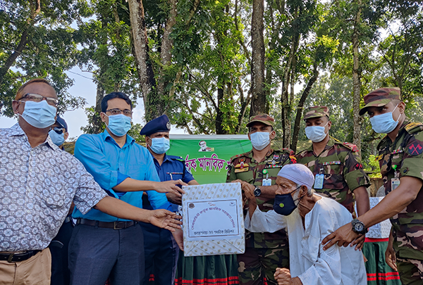 সেনাবাহিনীর মানবিক সহায়তা পেল ৪ শতাধিক কর্মহীন ও দিনমজুর পরিবার