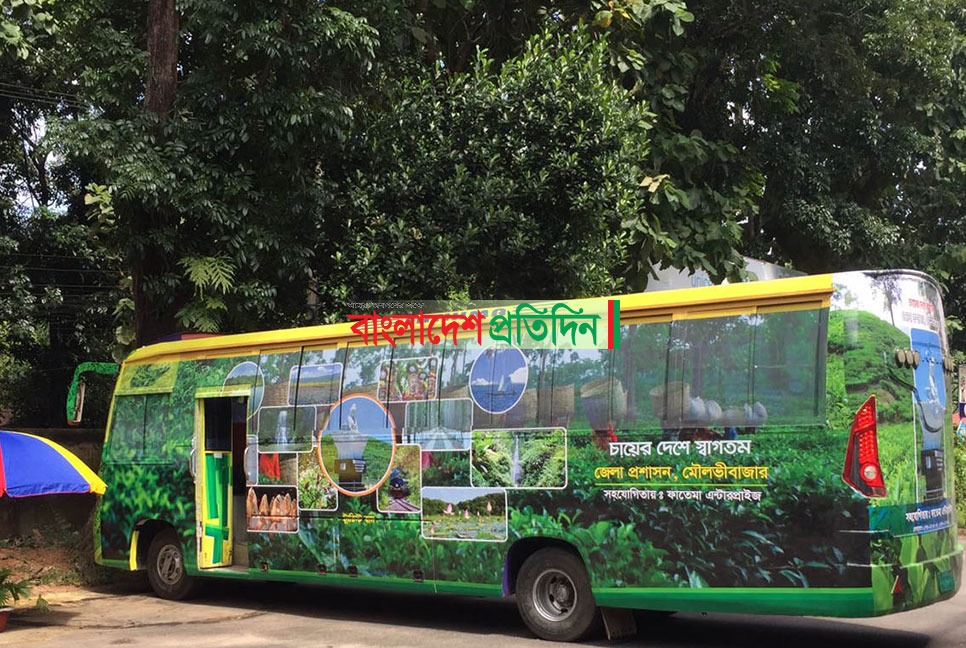পর্যটক আকর্ষণে পর্যটক বাস