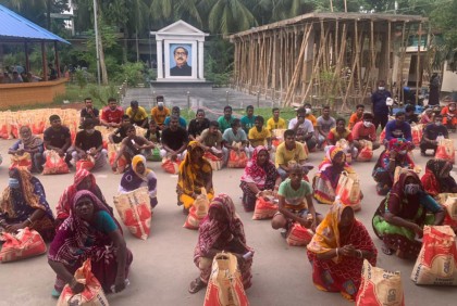 দলিত সম্প্রদায়ের মাঝে খাদ্য সামগ্রী বিতরণ