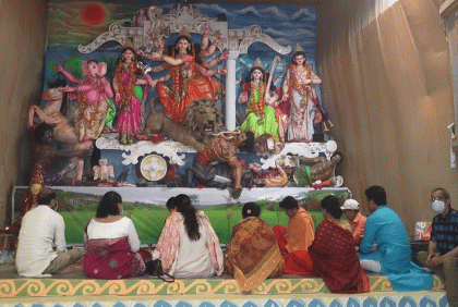 বরিশালে পূজায় করোনামুক্ত বিশ্ব কামনা  