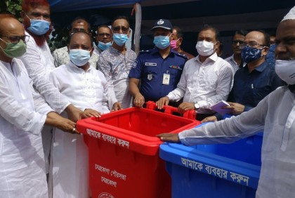 নেত্রকোনাকে পরিচ্ছন্ন নগরী করতে ভ্রাম্যমাণ ডাস্টবিন স্থাপন