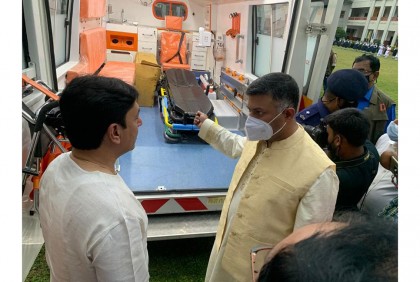 কুমুদিনী হাসপাতালের জন্য অ্যাম্বুলেন্স ও  চিকিৎসা সামগ্রী উপহার ভারতের