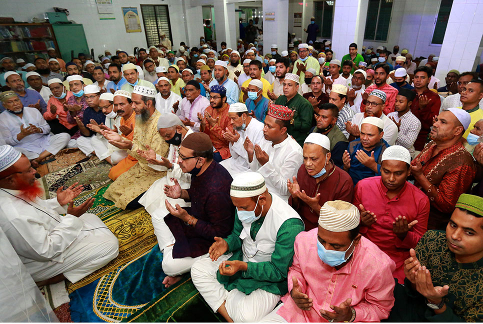 খালেদা জিয়ার সুস্থতা কামনায় বগুড়ায় বিএনপির দোয়া