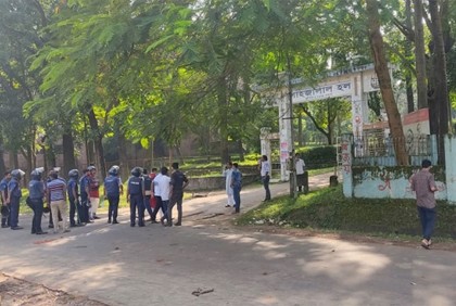 চট্টগ্রাম বিশ্ববিদ্যালয়ে ছাত্রলীগের দুই গ্রুপের সংঘর্ষ, আহত ৩
