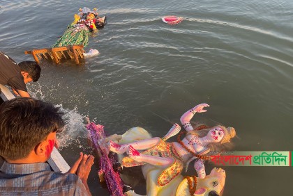 সাভারে ঢাকের তালে প্রতিমা বিসর্জন