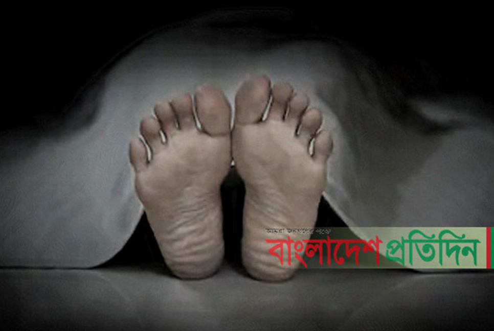 মোবাইলে কথা বলতে বলতে গলায় ফাঁস দিয়ে গৃহবধূর আত্মহত্যা