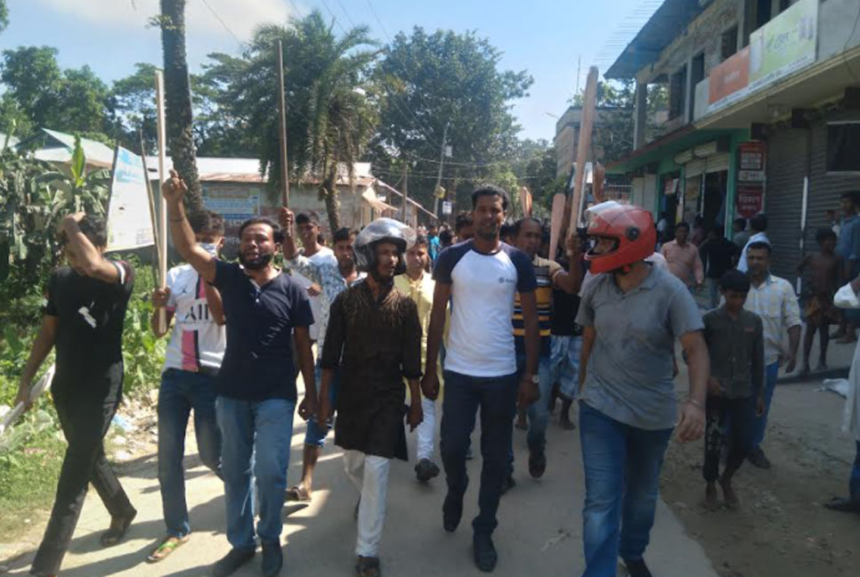 পাকুন্দিয়ায় আওয়ামী লীগের সভাকে কেন্দ্র করে পাল্টাপাল্টি বিক্ষোভ
