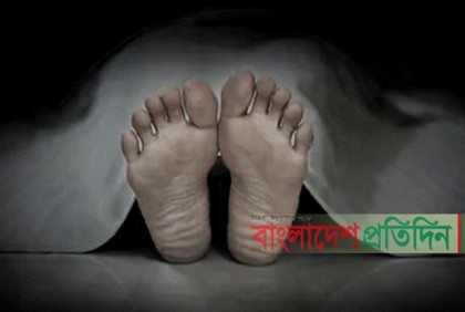 মোবাইলে কথা বলতে বলতে গলায় ফাঁস দিয়ে গৃহবধূর আত্মহত্যা
