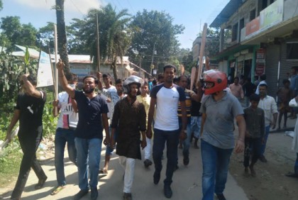 পাকুন্দিয়ায় আওয়ামী লীগের সভাকে কেন্দ্র করে পাল্টাপাল্টি বিক্ষোভ