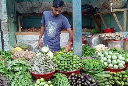 পঞ্চগড়ে নাগালের বাইরে সবজির দাম 