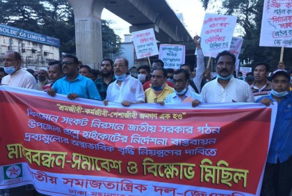সরকার মুক্তিযুদ্ধের গৌরবকে
ধ্বংসের মুখে ঠেলে দিচ্ছে: আ স ম রব