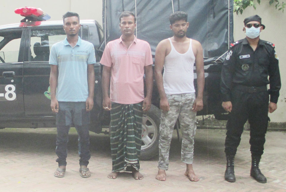 র‌্যাবের হাতে প্রতারক চক্রের ৩ সদস্য আটক