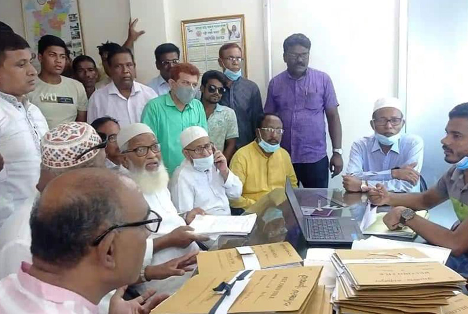 মেহেরপুরে চেয়ারম্যান পদে প্রার্থীদের মনোনয়নপত্র জমা