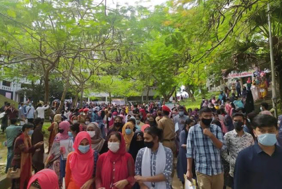 ২০ বিশ্ববিদ্যালয়ের 'গুচ্ছ' ভর্তি পরীক্ষা অনুষ্ঠিত

