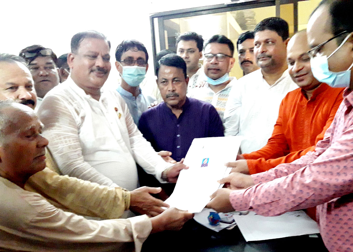 বোচাগঞ্জের ৬ ইউনিয়নে চেয়ারম্যান প্রার্থী ২৭, হাকিমপুরে ১৪