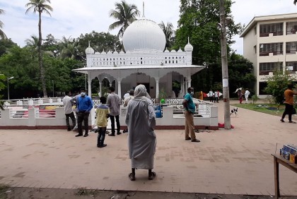 
বাউল ভক্ত আর সাধুদের পদচারণায় মুখরিত লালনের আখড়াবাড়ি