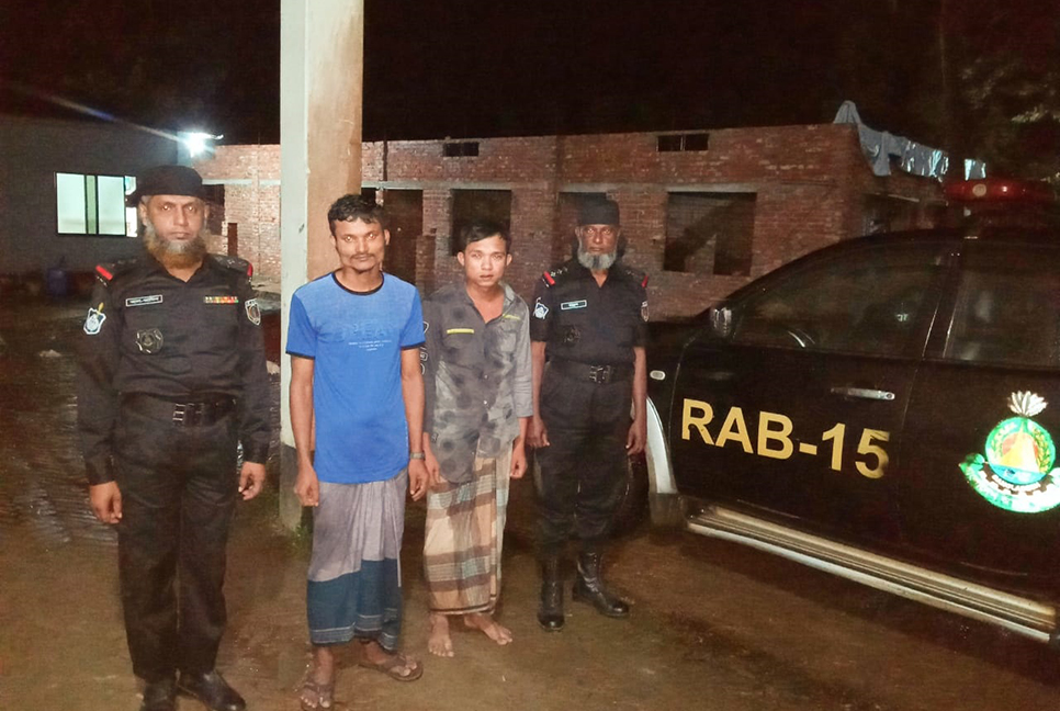 টেকনাফে ইয়াবাসহ দুই মাদক ব্যবসায়ী আটক