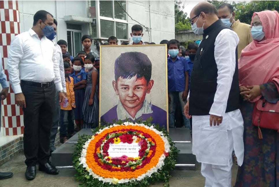 শেখ রাসেলের প্রতিকৃতিতে মোরেলগঞ্জে সর্বসাধারণের শ্রদ্ধা