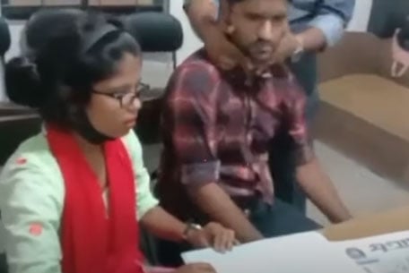 কলেজছাত্রকে অপহরণ করে জোরপূর্বক বিয়ে তরুণীর