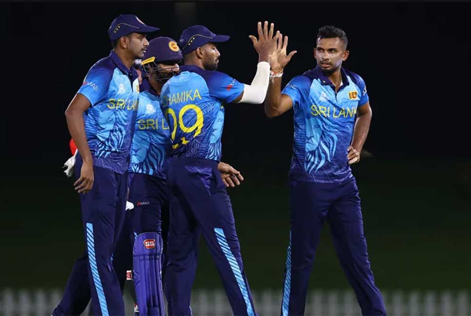 টস জিতে বোলিংয়ে শ্রীলঙ্কা

