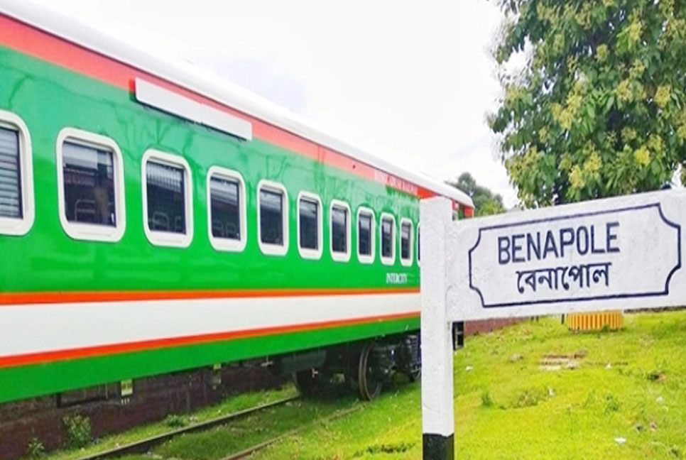 বেনাপোল এক্সপ্রেস বন্ধ, ভোগান্তিতে যাত্রীরা