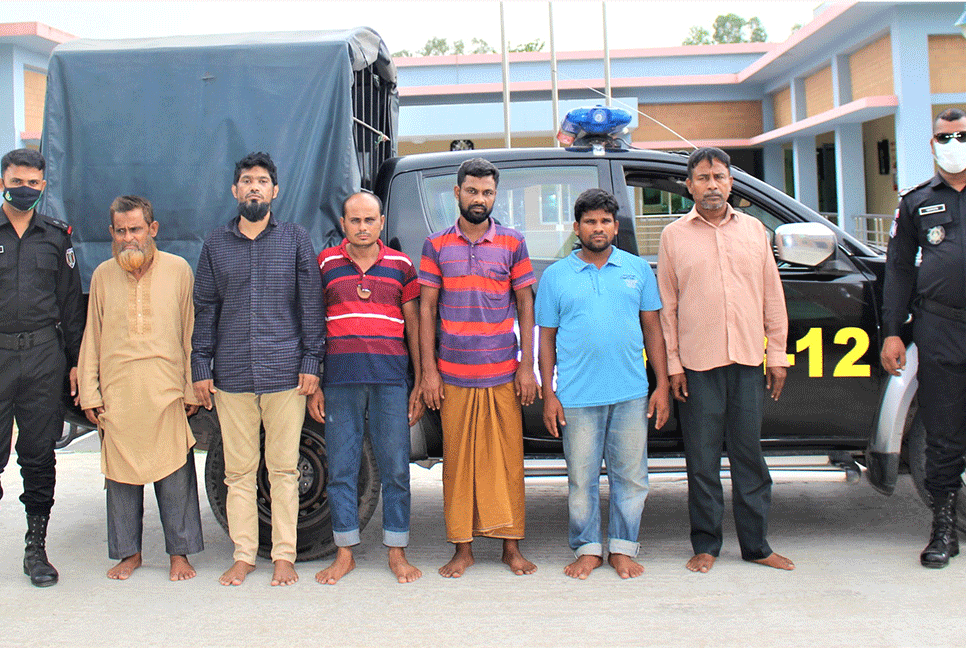 সিরাজগঞ্জে অস্ত্রসহ ৬ ডাকাত আটক