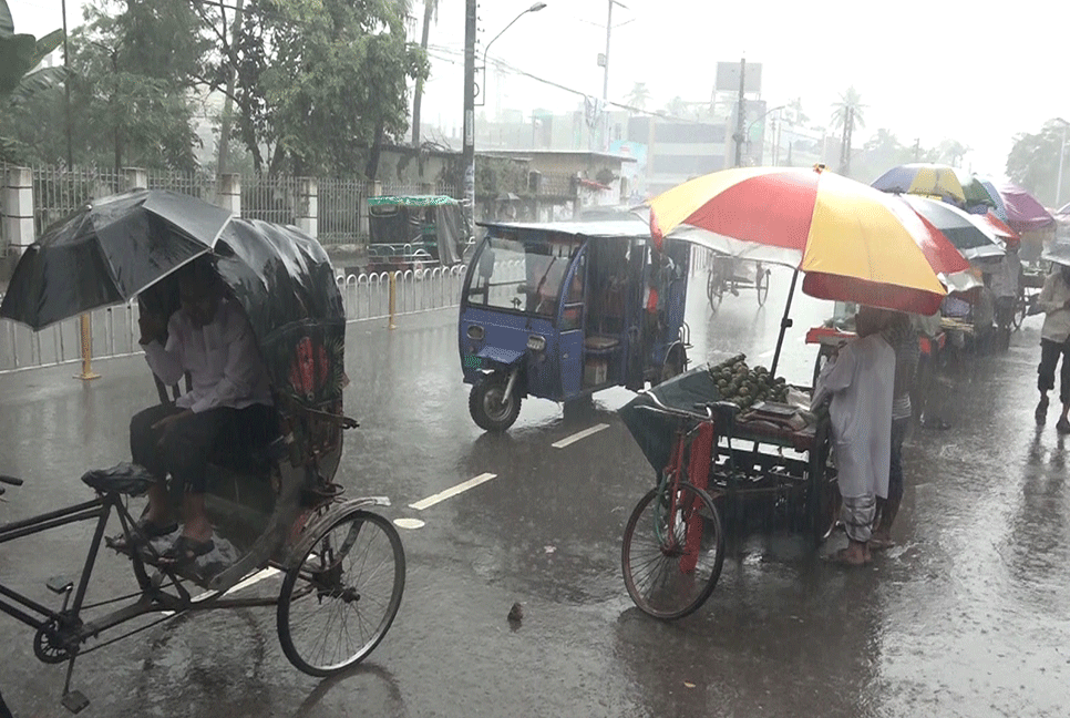 বরিশালে অবিরাম বৃষ্টিতে জনজীবন বিপর্যস্ত