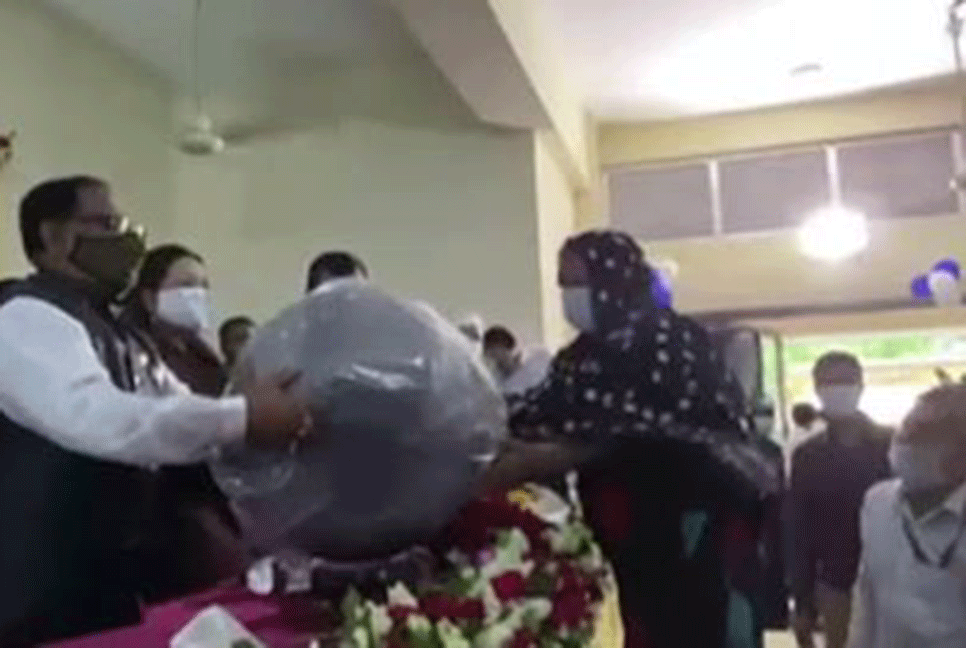 ষড়যন্ত্রকারীদের বিরুদ্ধে রুখে দাঁড়াতে হবে : খাদ্যমন্ত্রী 