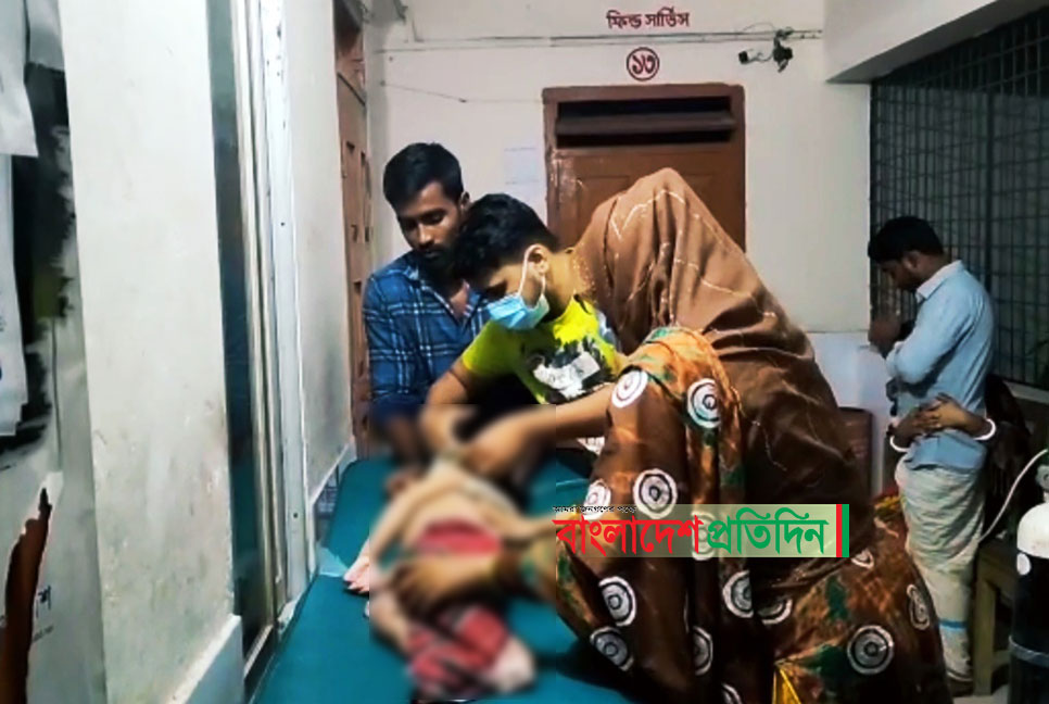 বাড়িতে অগ্নিকাণ্ডে মাসহ দগ্ধ দুই শিশু, বাঁচানো গেল না একজনকে
