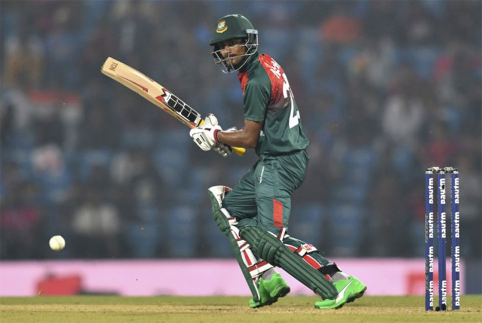 চাপে টাইগাররা