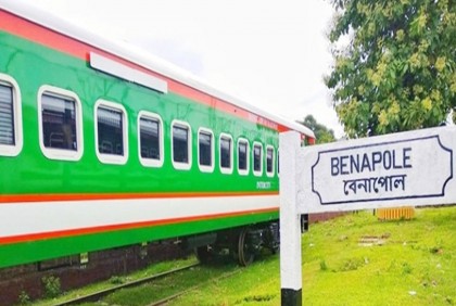 বেনাপোল এক্সপ্রেস বন্ধ, ভোগান্তিতে যাত্রীরা
