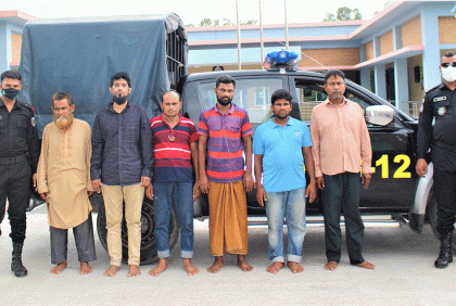 সিরাজগঞ্জে অস্ত্রসহ ৬ ডাকাত আটক