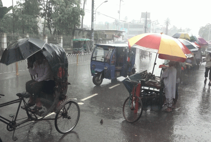 বরিশালে অবিরাম বৃষ্টিতে জনজীবন বিপর্যস্ত