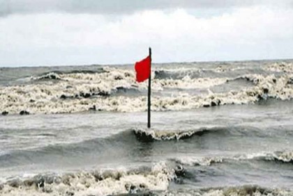 সমুদ্রবন্দরে ৩নং সতর্ক সংকেত, বৃষ্টি হতে পারে আরও দু’দিন