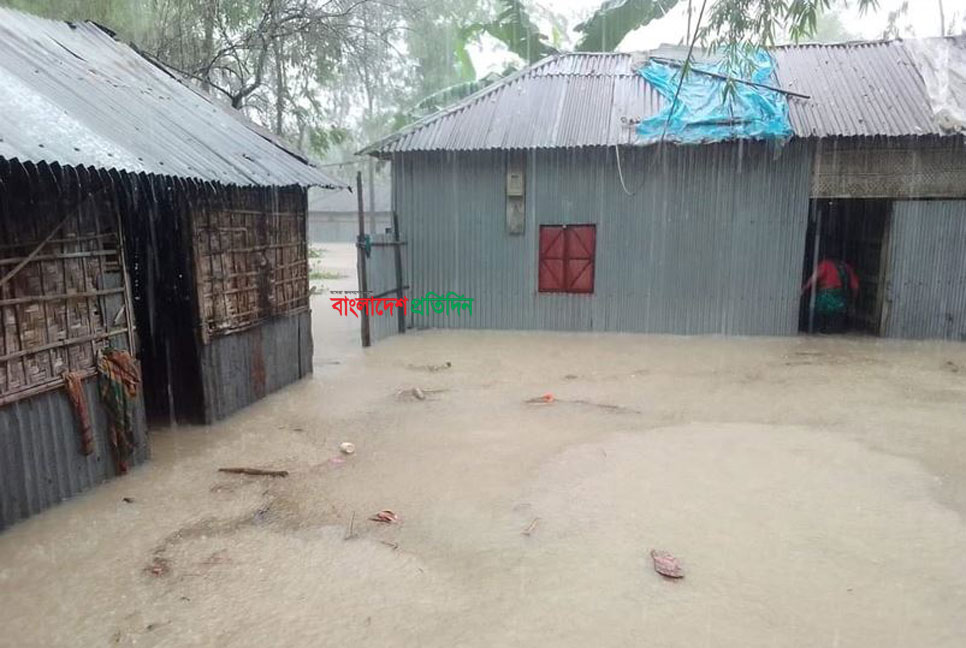 তিস্তায় রেড অ্যালার্ট, ভেঙ্গে গেল ফ্লাড বাইপাস সড়ক
