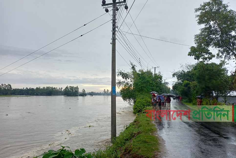 তিস্তার ঢলে কাকিনা-রংপুর মহাসড়ক বিলীন, যোগাযোগ বিচ্ছিন্ন