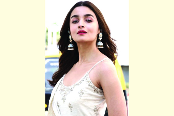 পরিবারকে সময় দিচ্ছেন