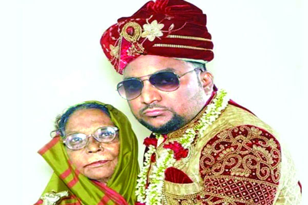 মায়ের দাফনের প্রস্তুতিকালে ছেলের মৃত্যু