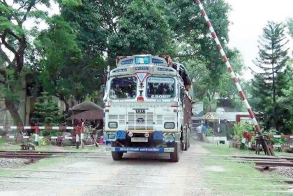 হিলি স্থলবন্দরে আমদানি-রপ্তানি বন্ধ আজ 