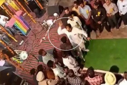 ‘ক্ষমতায় থেকে কী করেছেন’ বলায় তরুণকে নেতার থাপ্পড়!