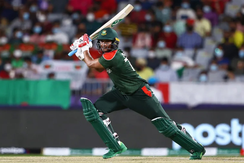 সাজঘরে ফিরলেন সাকিবও

