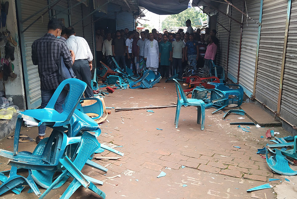 বিদ্রোহী প্রার্থীদের উপর হামলা