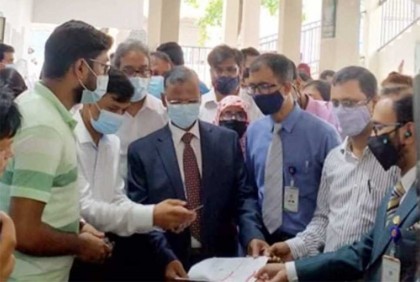 জবিতে টিকাকেন্দ্র উদ্বোধন

