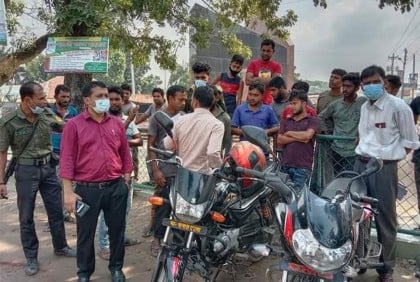 বোয়ালমারীতে অবৈধ পার্কিং করায় ভ্রাম্যমাণ আদালতে জরিমানা 