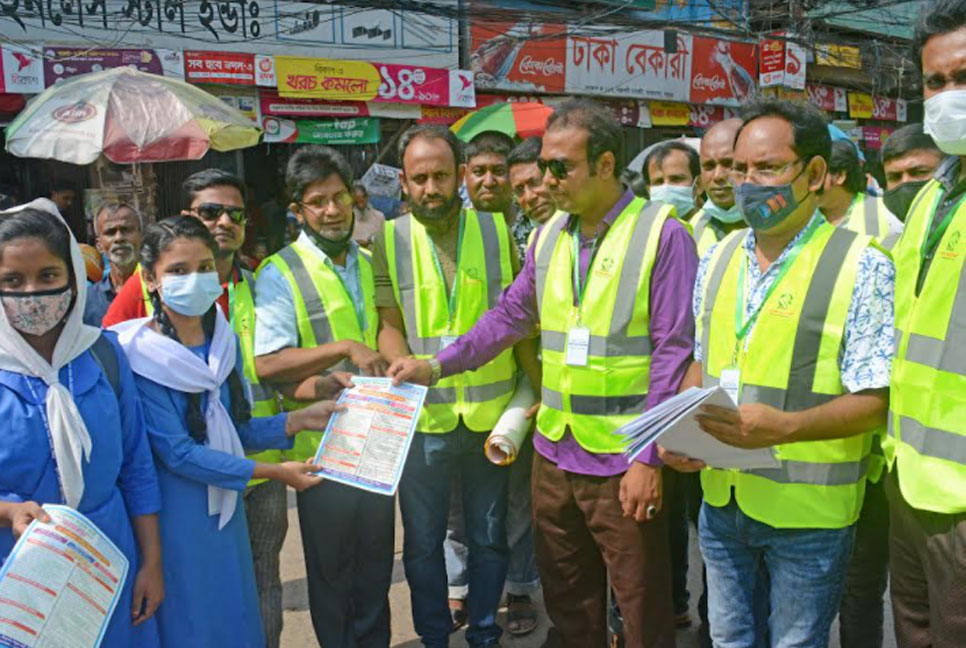 জাতীয় নিরাপদ সড়ক দিবস উপলক্ষে বগুড়ায় মানববন্ধন