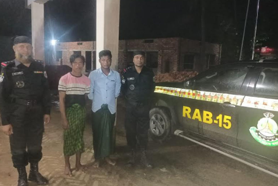 টেকনাফে ১০ হাজার ইয়াবাসহ দুই রোহিঙ্গা আটক