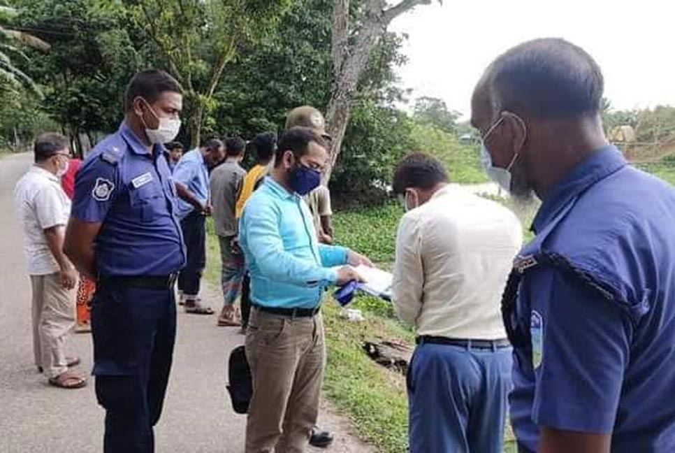 অবৈধভাবে বালু উত্তোলন করায় তিনজনকে জরিমানা
