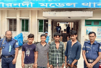 গৌরনদীতে গরু চুরির সময় ৪ চোর আটক