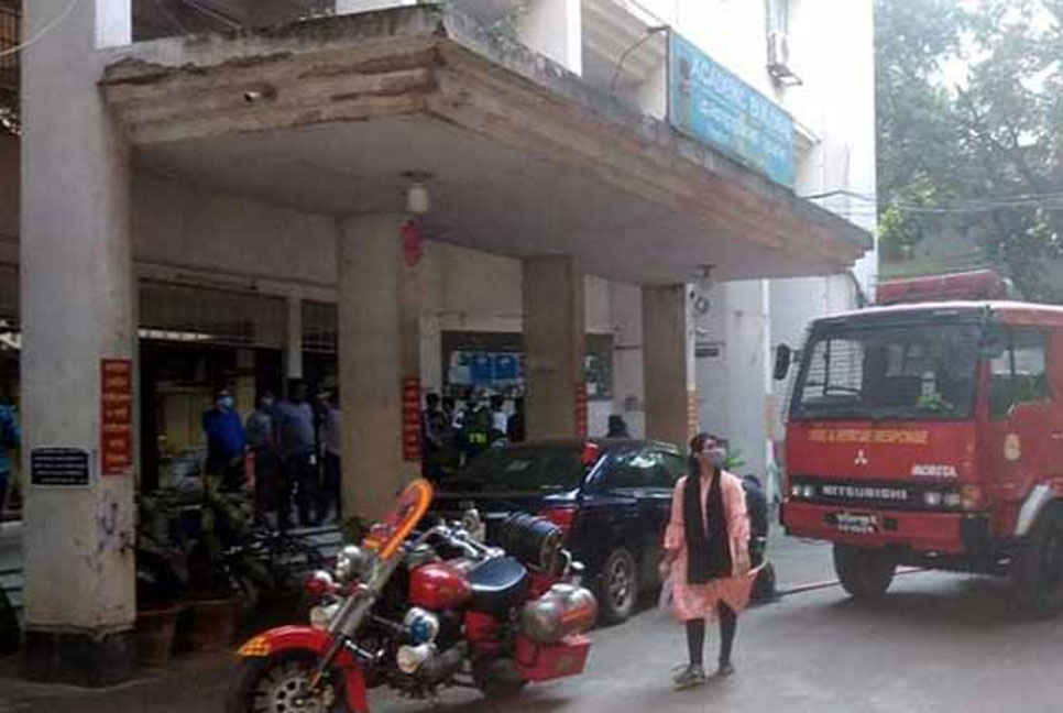 ঢাবির ব্যবসায় শিক্ষা অনুষদে আগুন