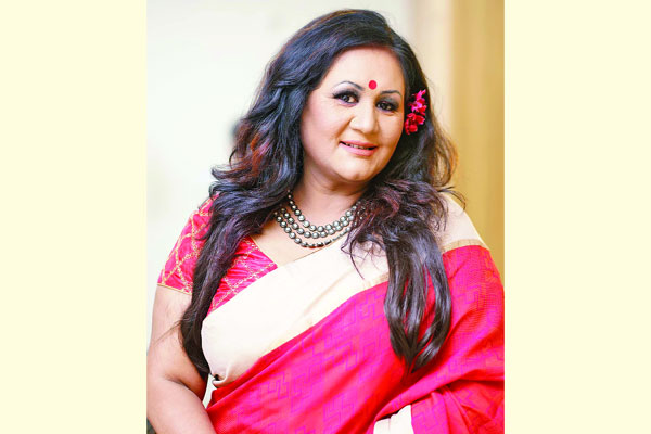 ১০ গান নিয়ে ব্যস্ততা